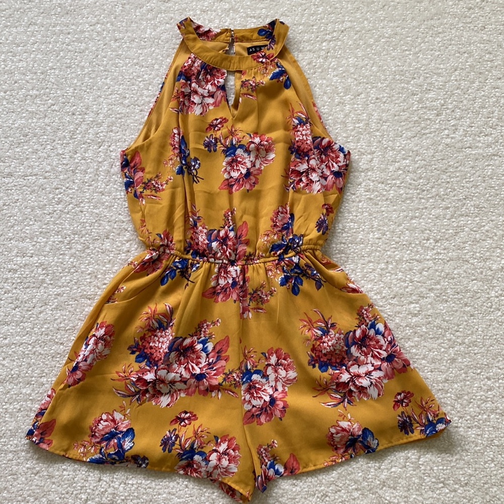 As U Wish Classy Yellow Floral Higher Neck Sleeveless Mini Romper Keyhole detail
